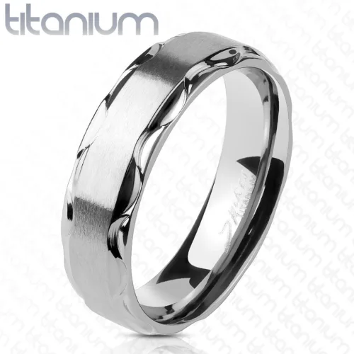 Titánium gyűrű matt középpel és fényes hullámos szélekkel