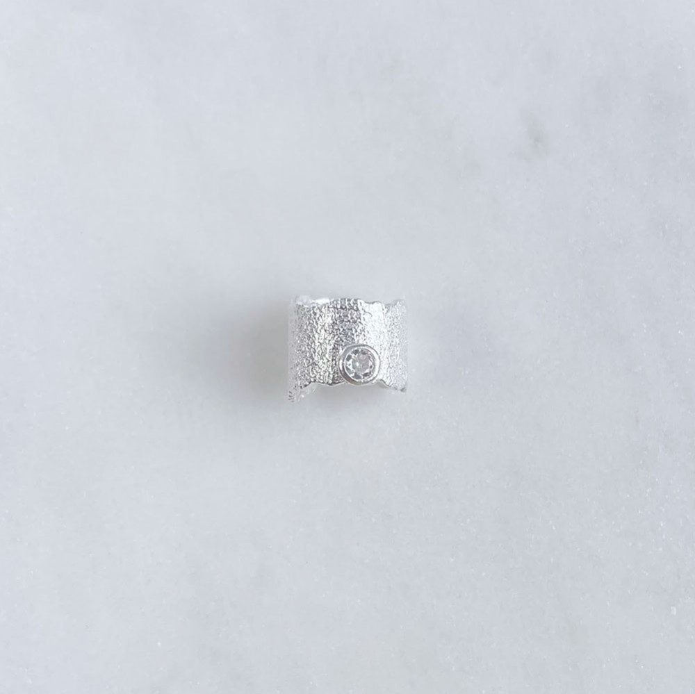 Ezüst fülgyűrű kristállyal