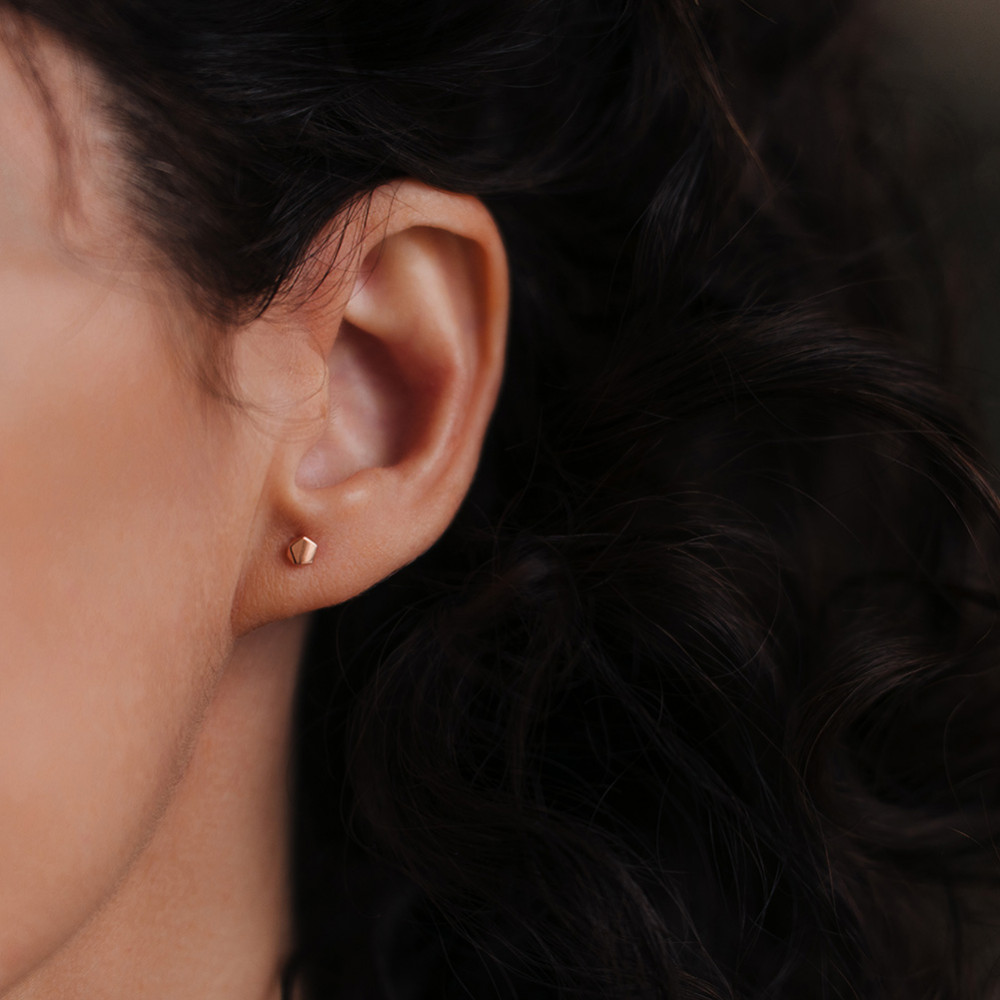 Maxine ékszerek - Hexagon fülbevaló aranyozott színben