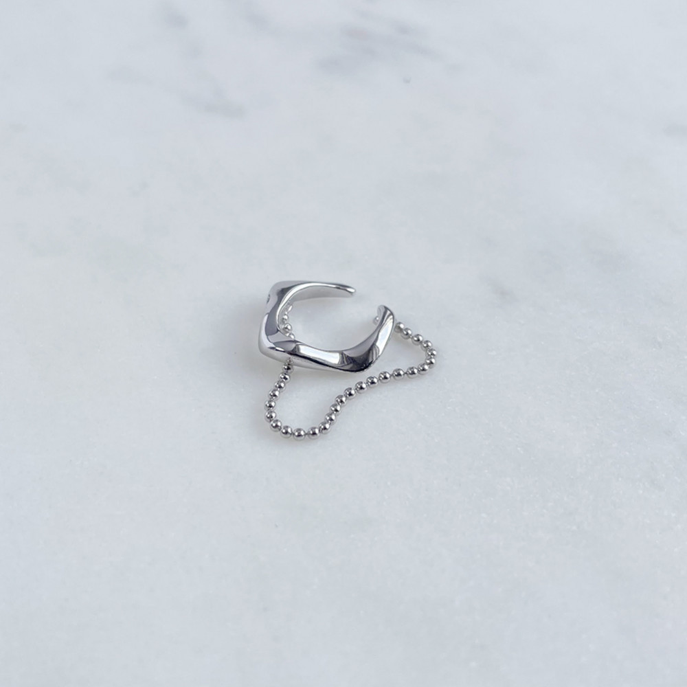 Ezüst fülgyűrű lánccal