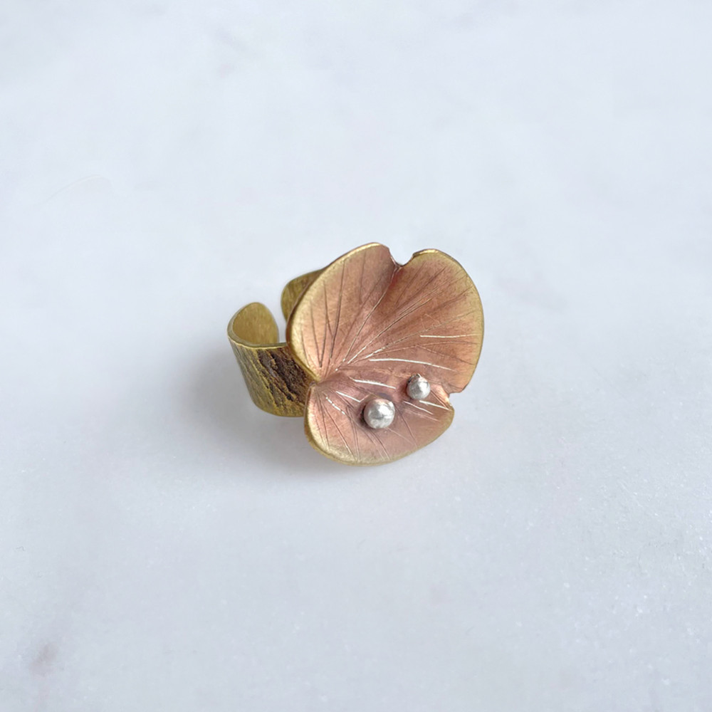 Tavirózsa gyűrű ezüst cseppekkel